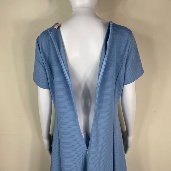 Hutch A-Line V-Neck Tulip Sleeve Dress - Picture 8 of 11